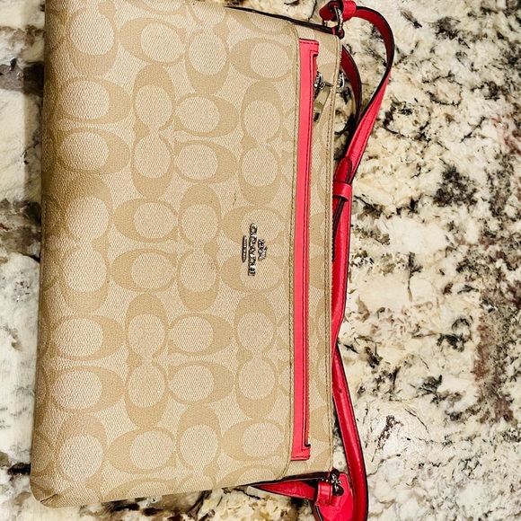 COACH East West Pop Crossbody in Strawberry and Light Khaki - Picture 3 of 9